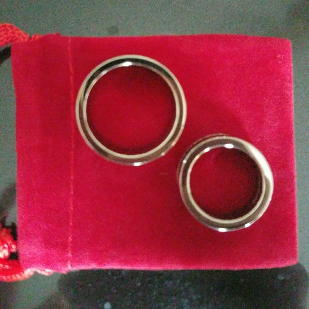 His & Her's Wedding Band Ring Set